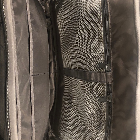 ThinkPad Professional 15.6-inch Topload Case - Picture 3 of 7